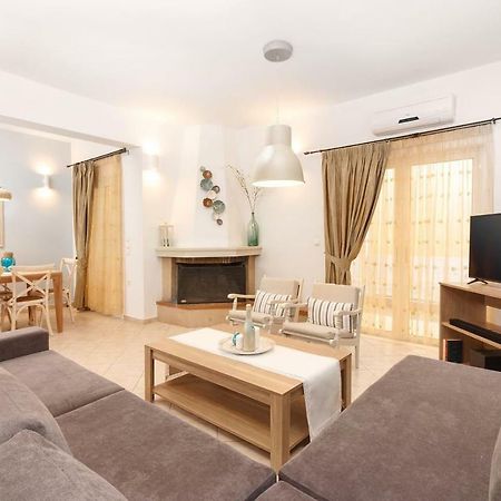 Appartamento Charming And Comfy House Agia Marina Esterno foto